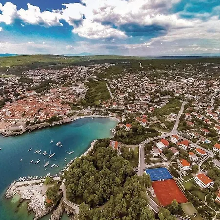 Cozy In Dobrinj, Otok Krk With Kitchen Apartman *