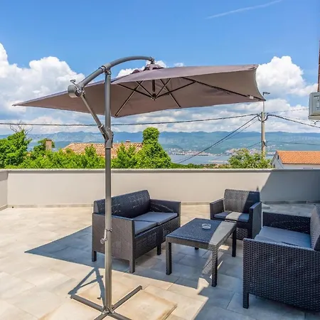 Cozy In Dobrinj, Otok Krk With Kitchen