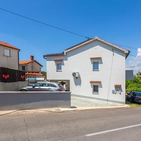 Cozy In Dobrinj, Otok Krk With Kitchen *