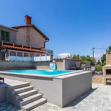 Cozy In Dobrinj, Otok Krk With Kitchen Apartman